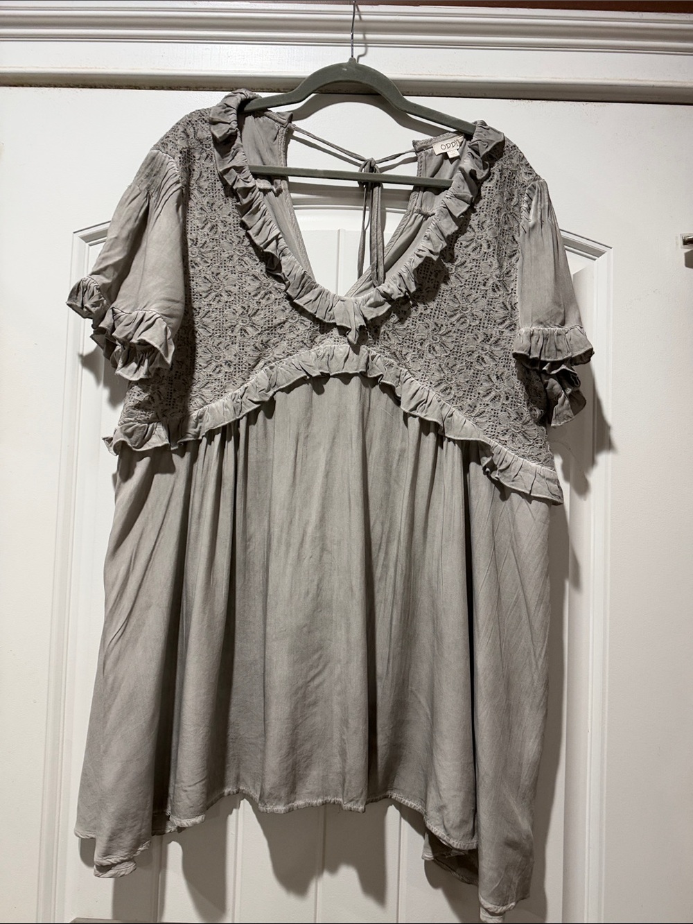 ODDY Gray Crochet Lace Ruffle V-Neck Tunic